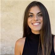 Me defino como una profesora particular comprometida con el objetivo de proporcionar un ambiente de aprendizaje dinámico y personalizado, basado en las necesidades personales de cada estudiante.